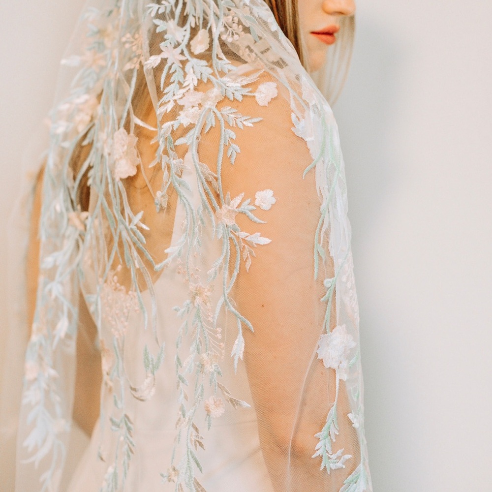 30 inch embroidered veil